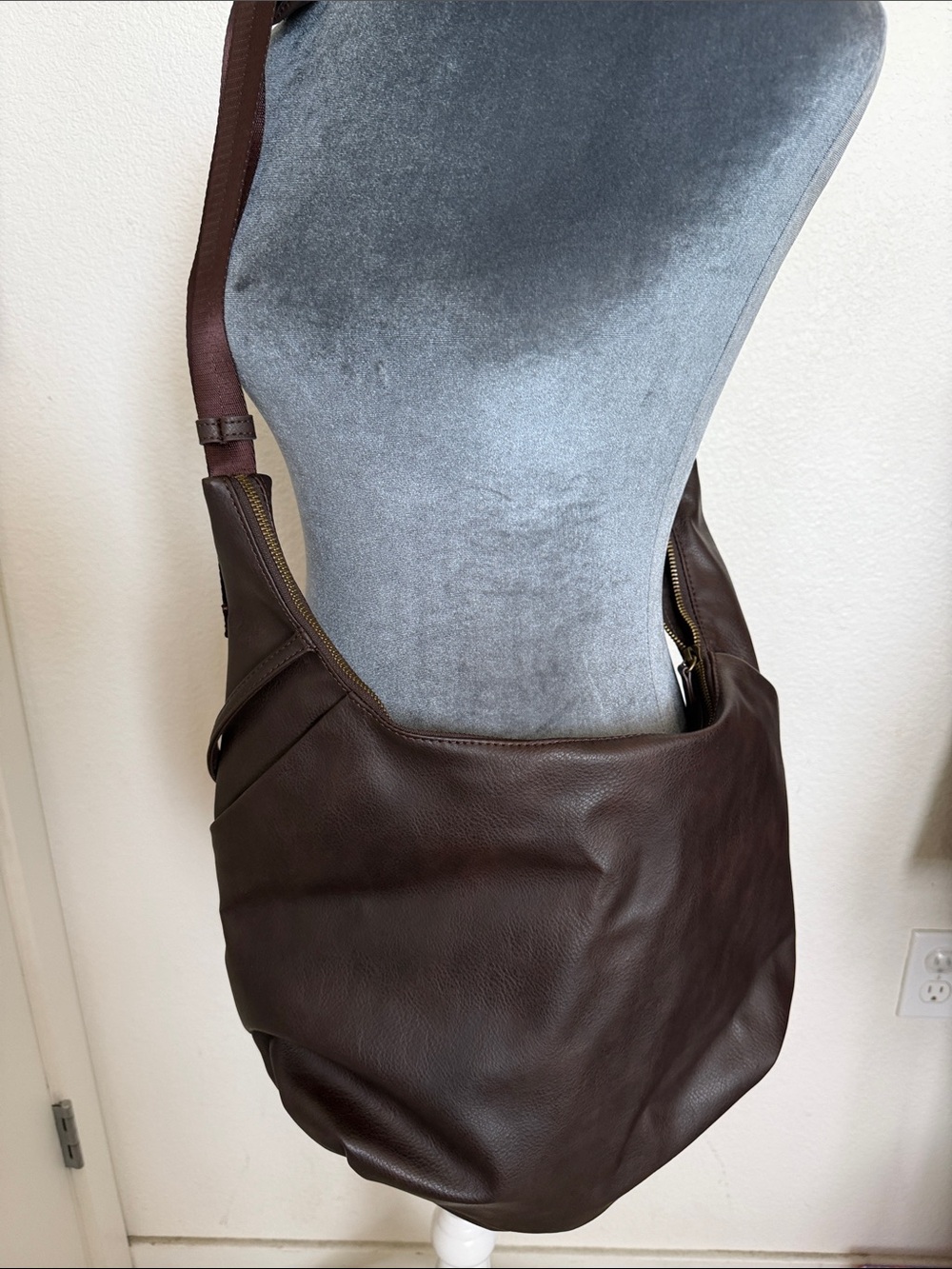 Uniqlo Japan Classic Brown Large Leather Crossbody Bag - Men